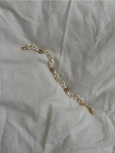 Load image into Gallery viewer, The Daisy Anklet