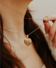 Load image into Gallery viewer, Vintage Heart Locket
