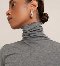 Load image into Gallery viewer, Eva Turtle Neck