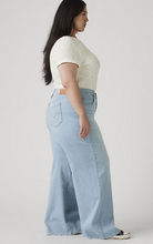 Load image into Gallery viewer, Levi's® 318 Shaping Wide Leg