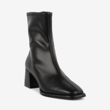 Load image into Gallery viewer, Steve Madden Pammy Boot
