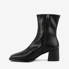 Load image into Gallery viewer, Steve Madden Pammy Boot
